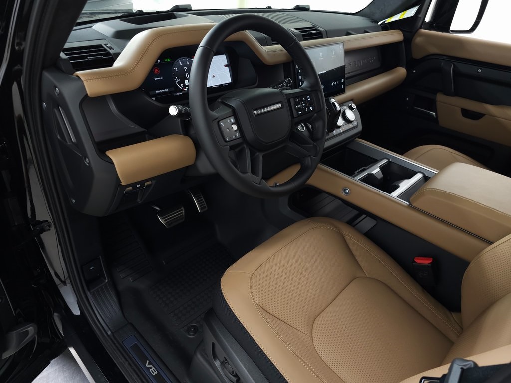 2025 Land Rover Defender 110 V8 photo 15