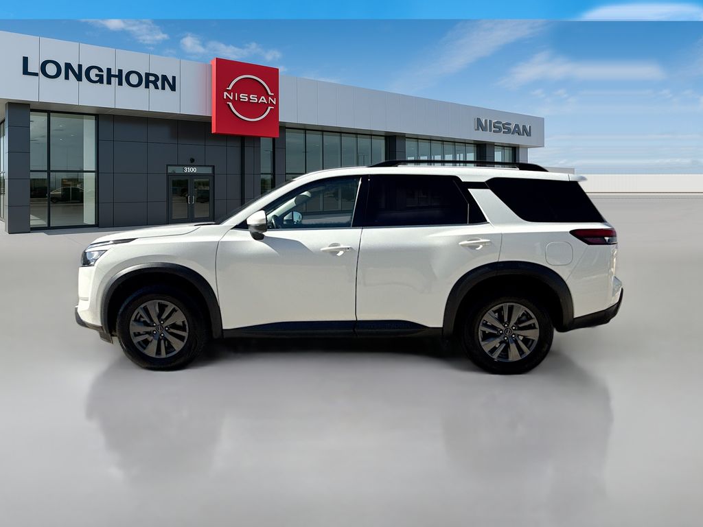 2023 Nissan Pathfinder SV photo 4
