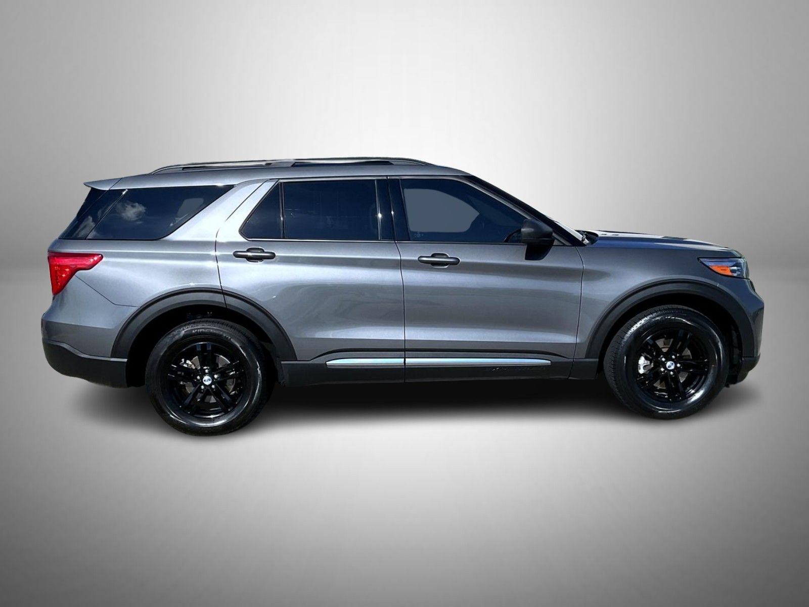 2023 Ford Explorer XLT photo 3