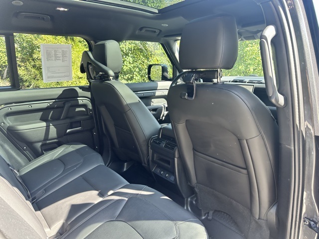 2025 Land Rover Defender 110 S photo 22