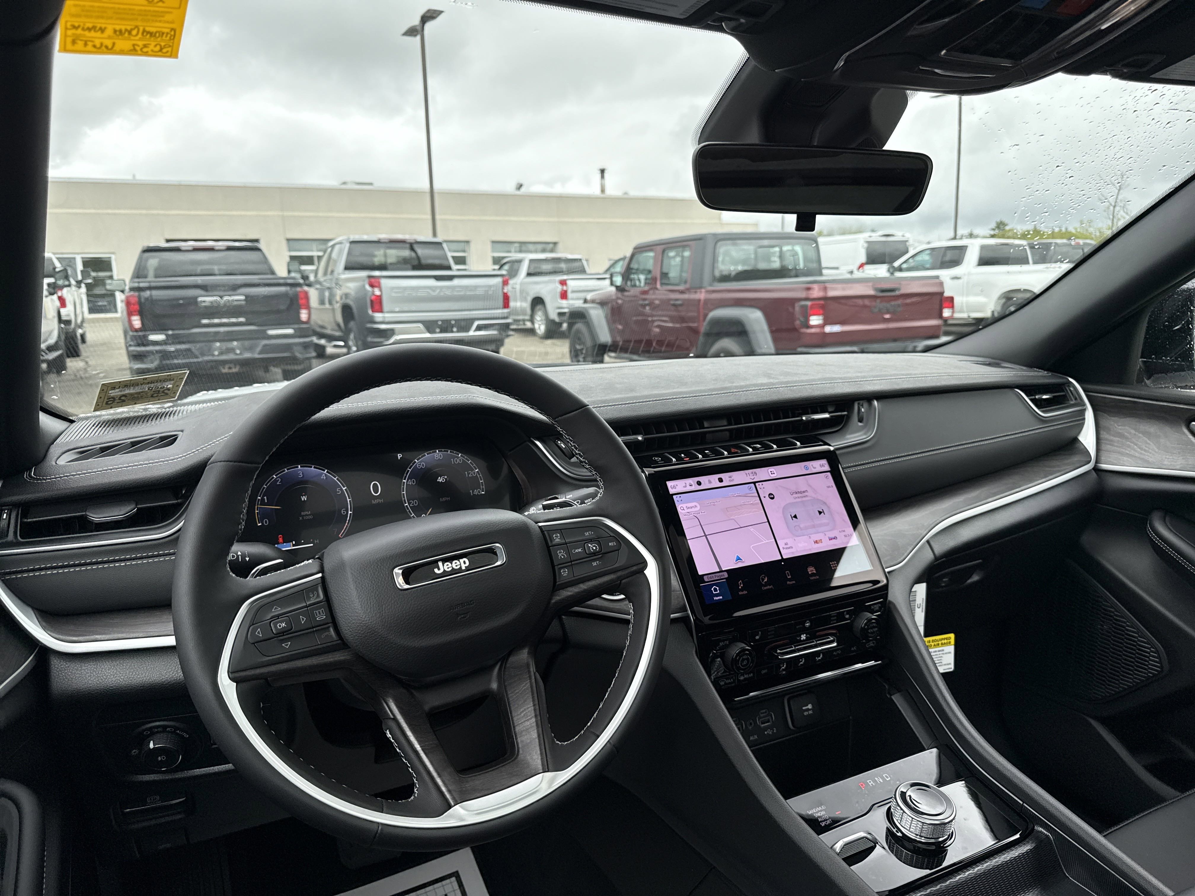 2025 Jeep Grand Cherokee Limited photo 3