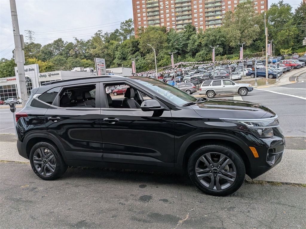 2023 Kia Seltos S photo 3