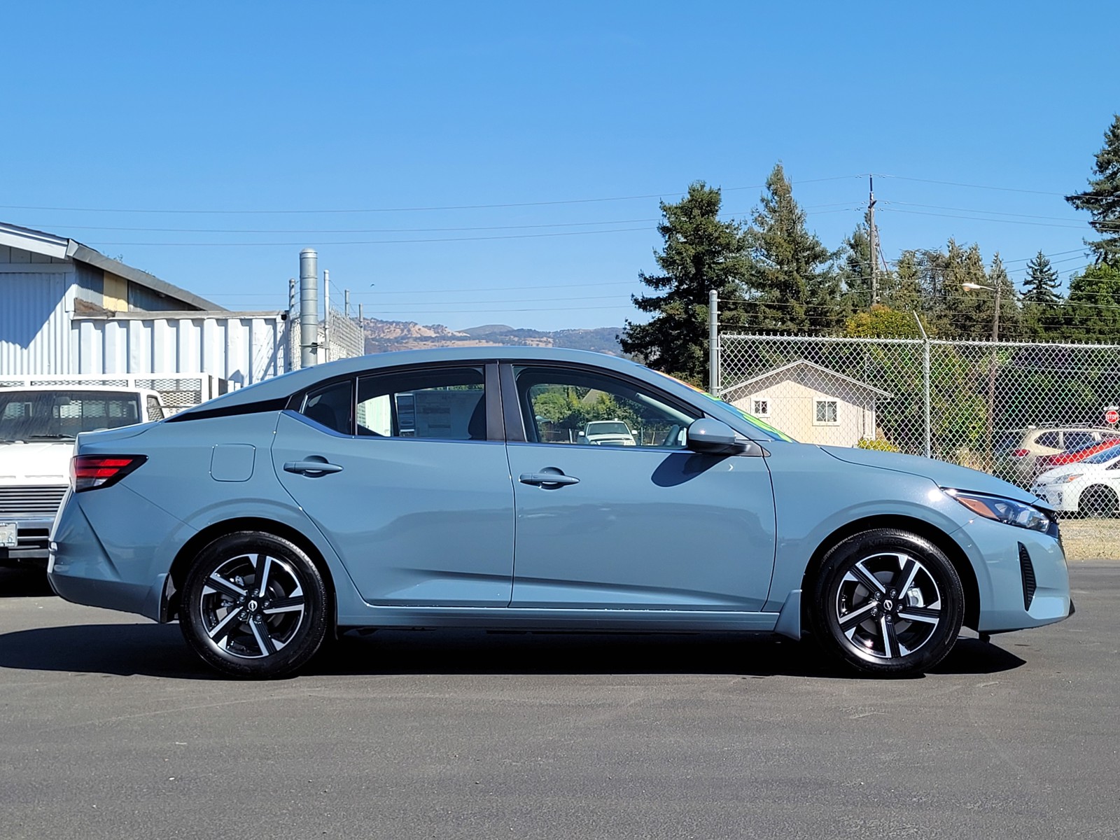 2025 Nissan Sentra SV photo 4