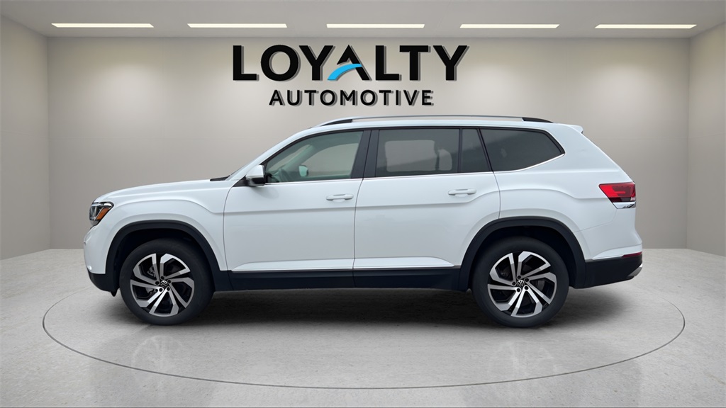 2022 Volkswagen Atlas SEL photo 2
