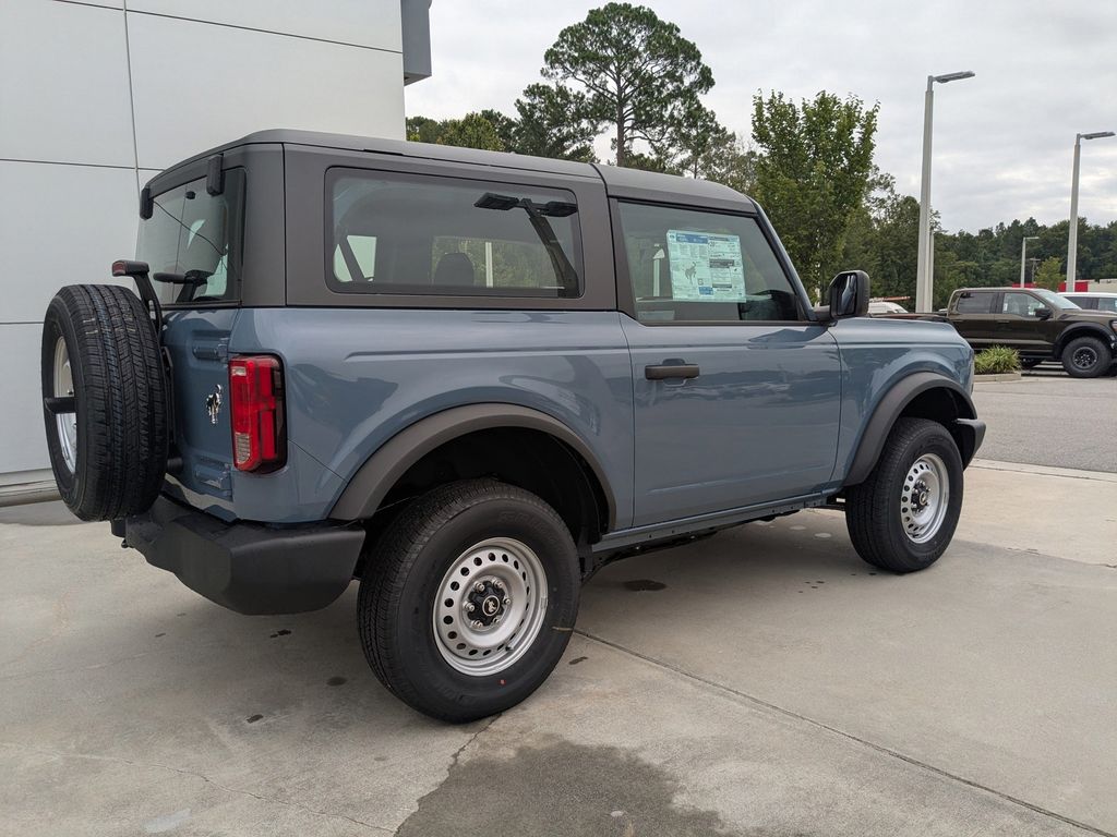 2025 Ford Bronco Base photo 4