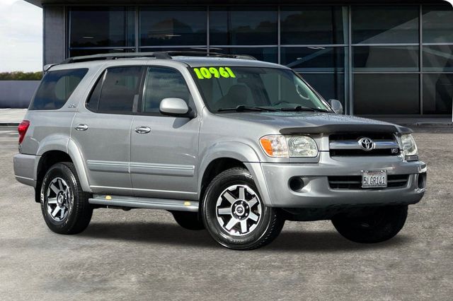 2005 Toyota Sequoia SR5 photo 2