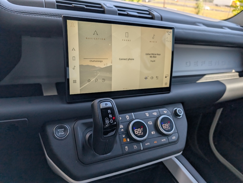 2025 Land Rover Defender 110 X-Dynamic SE photo 17
