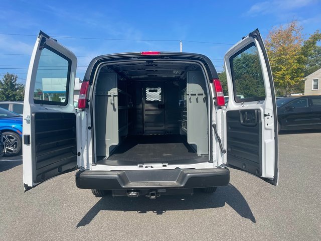 2025 Chevrolet Express Cargo 3500 photo 4