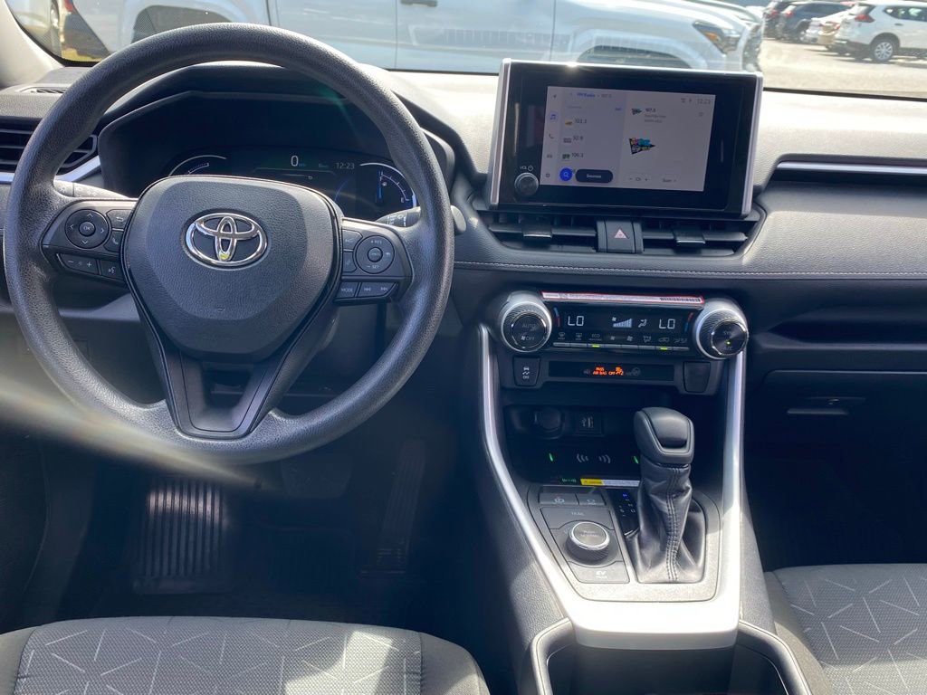 2025 Toyota RAV4 Hybrid XLE photo 7