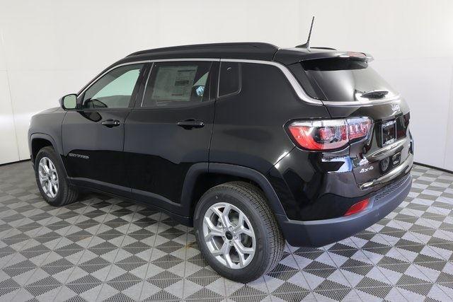 2025 Jeep Compass Latitude photo 3