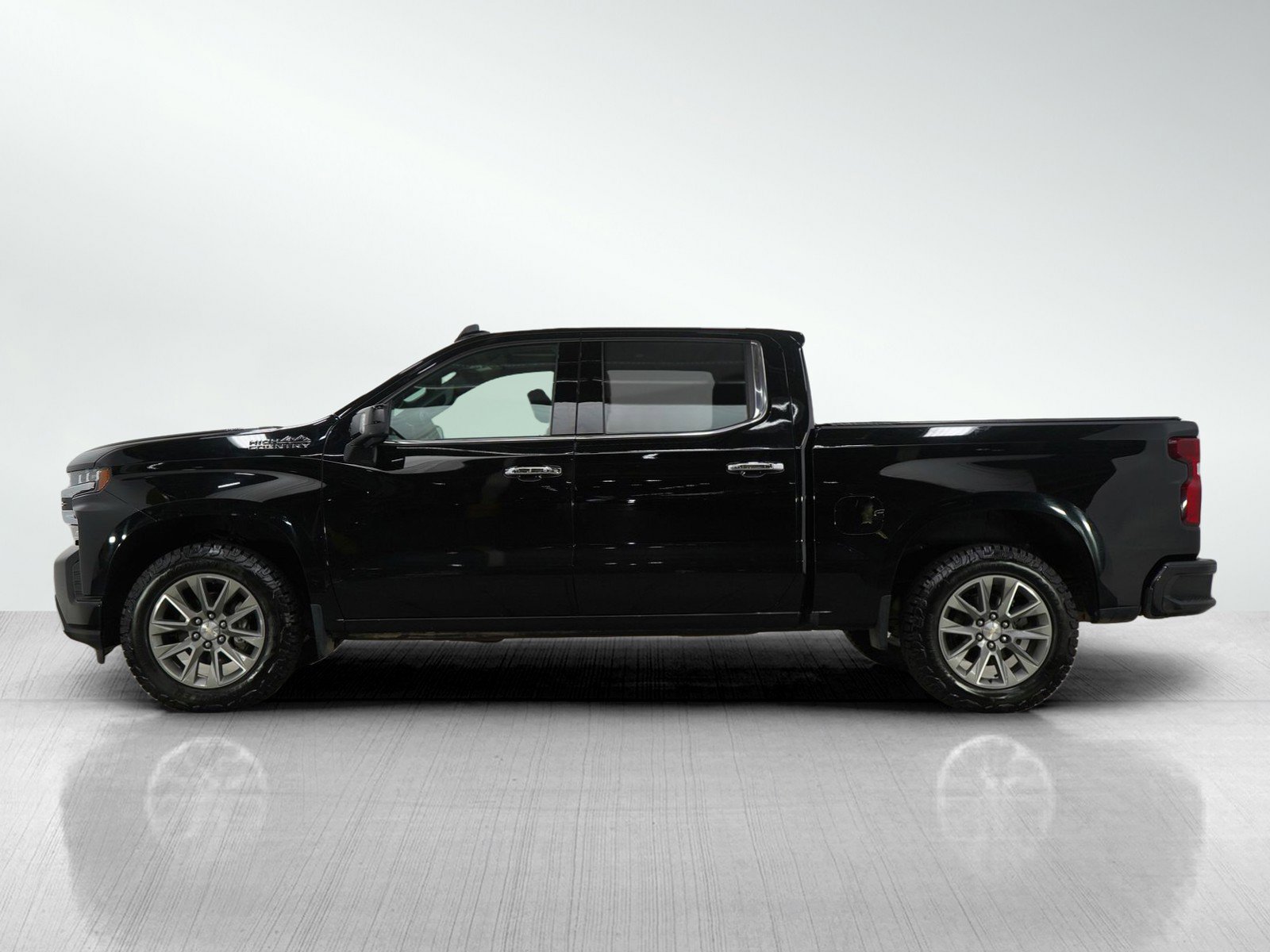 Used 2022 Chevrolet Silverado 1500 Limited High Country with VIN 3GCUYHET3NG201017 for sale in White Bear Lake, Minnesota