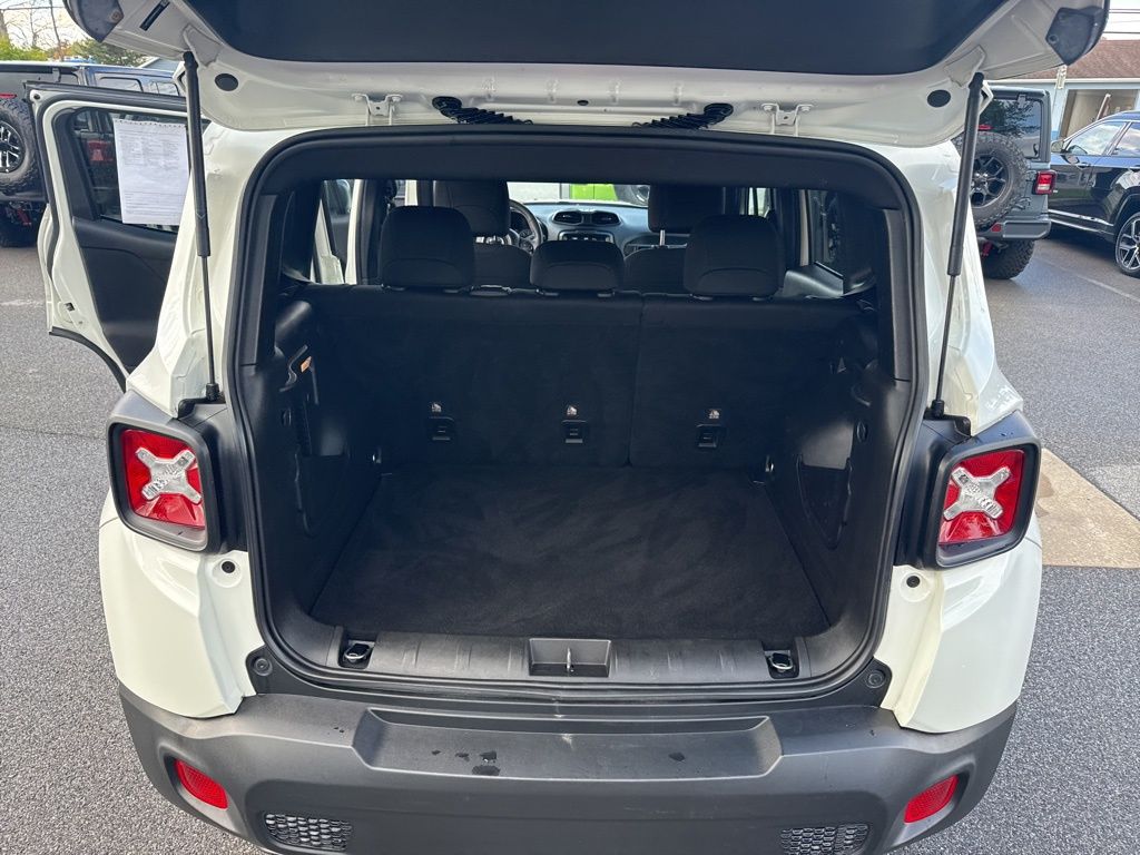 2021 Jeep Renegade Latitude photo 13