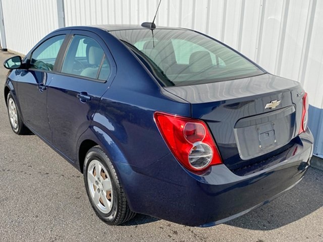 2015 Chevrolet Sonic LS photo 4