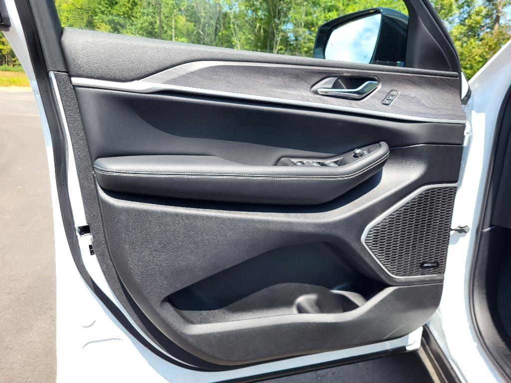 2024 Jeep Cherokee 4xe photo 4