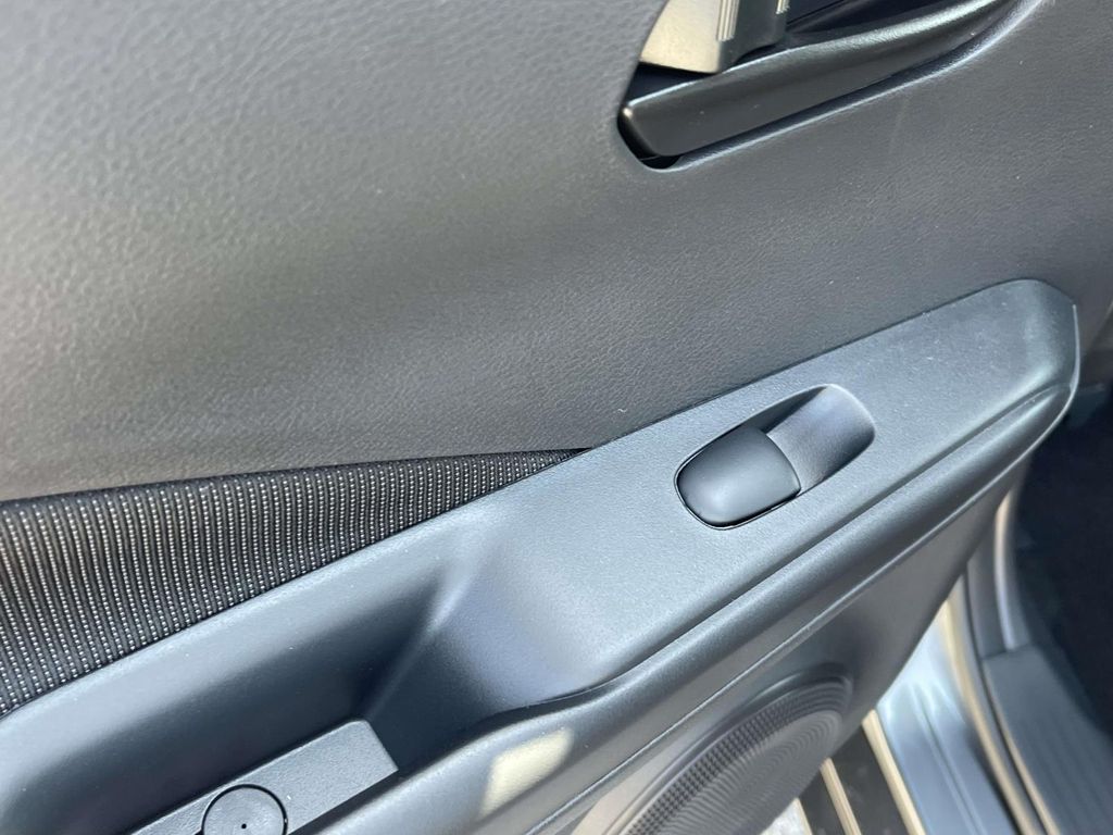 2025 Nissan Kicks Play S photo 12