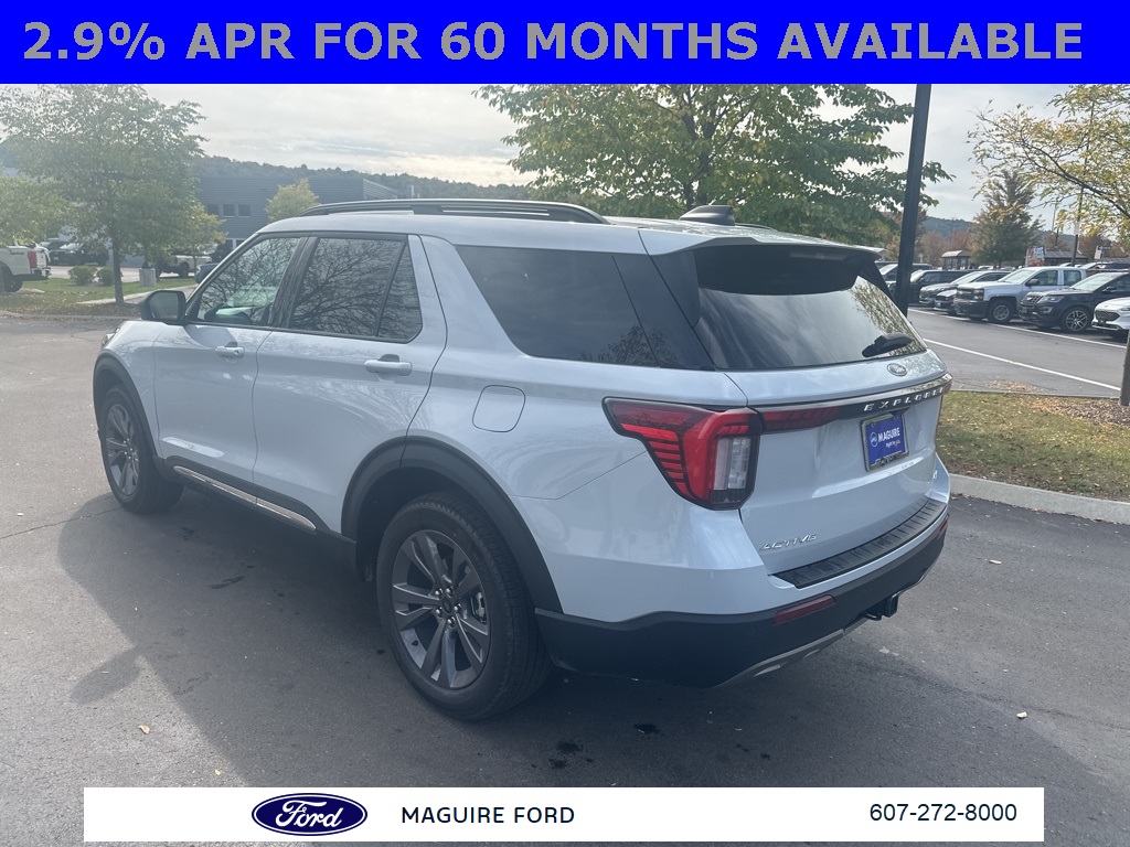 2025 Ford Explorer photo 6