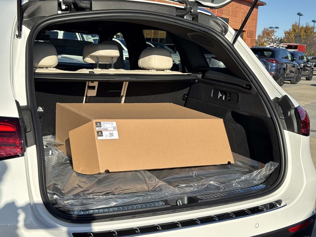 2026 Mercedes Benz GLC 300 4MATIC photo 4