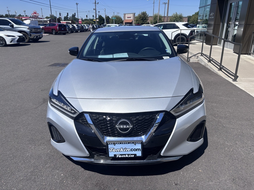 2023 Nissan Maxima SV photo 3