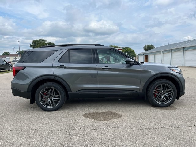 2025 Ford Explorer ST-Line photo 3