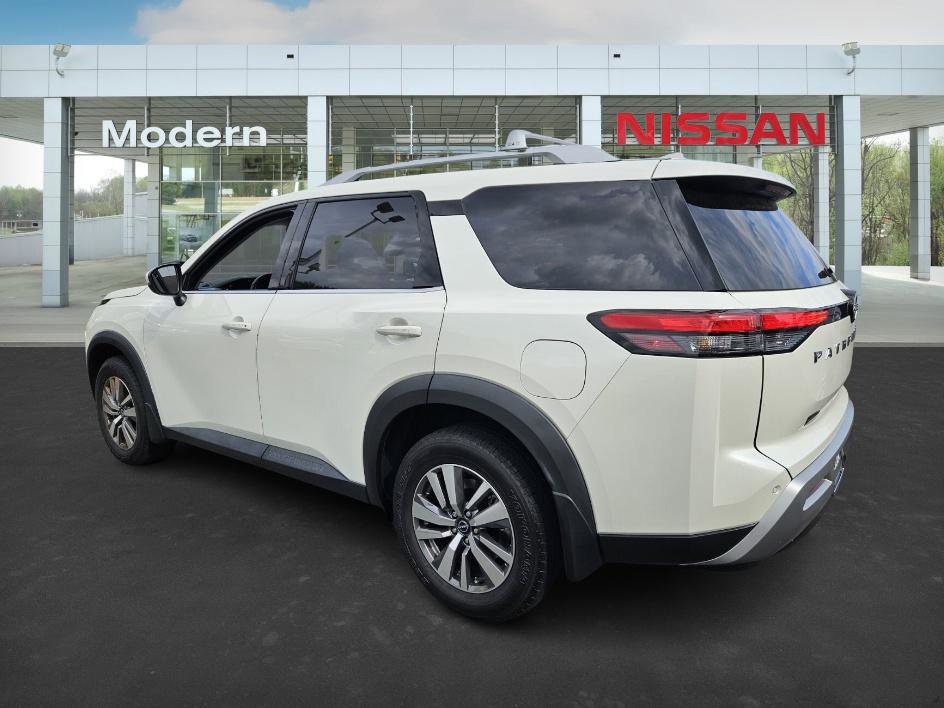 2023 Nissan Pathfinder SL photo 5