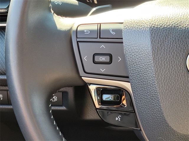 2025 Toyota Camry SE photo 32