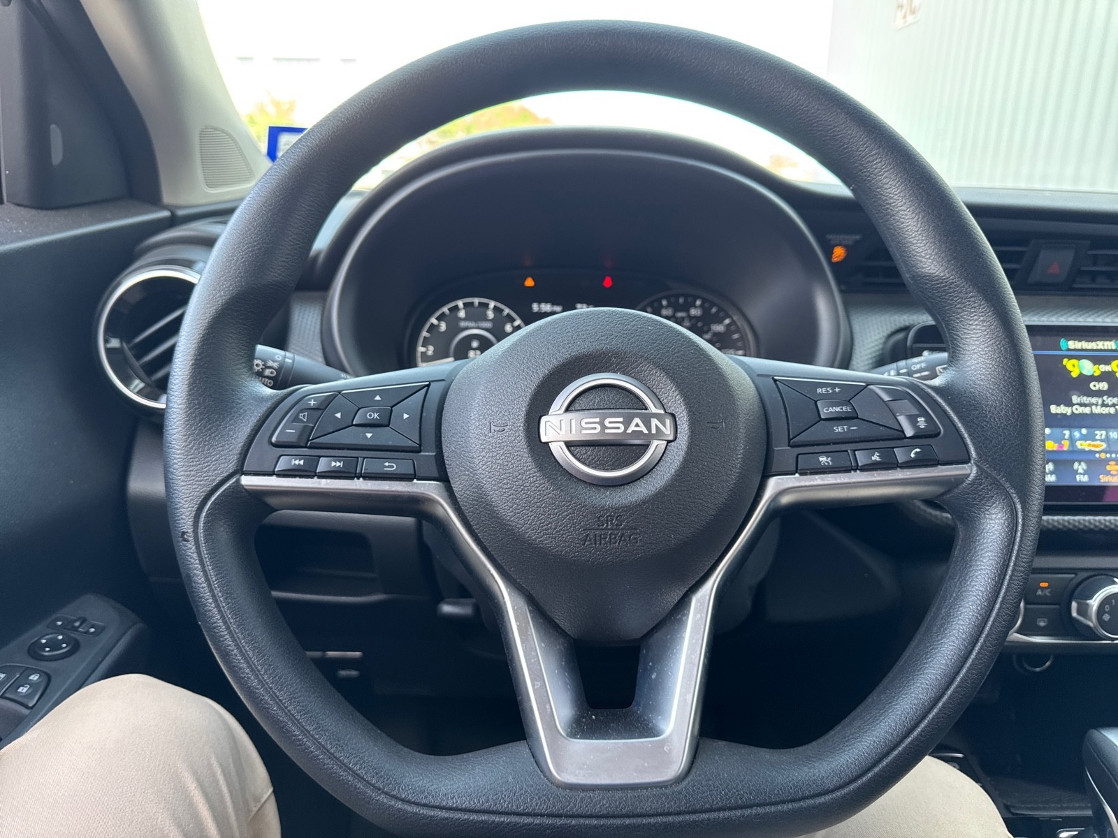 Used 2024 WHITE Nissan SV image 21