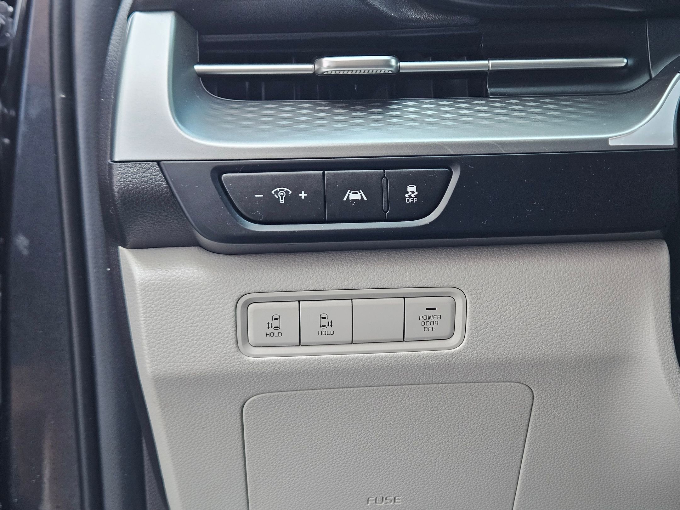 2023 Kia Carnival LX photo 16