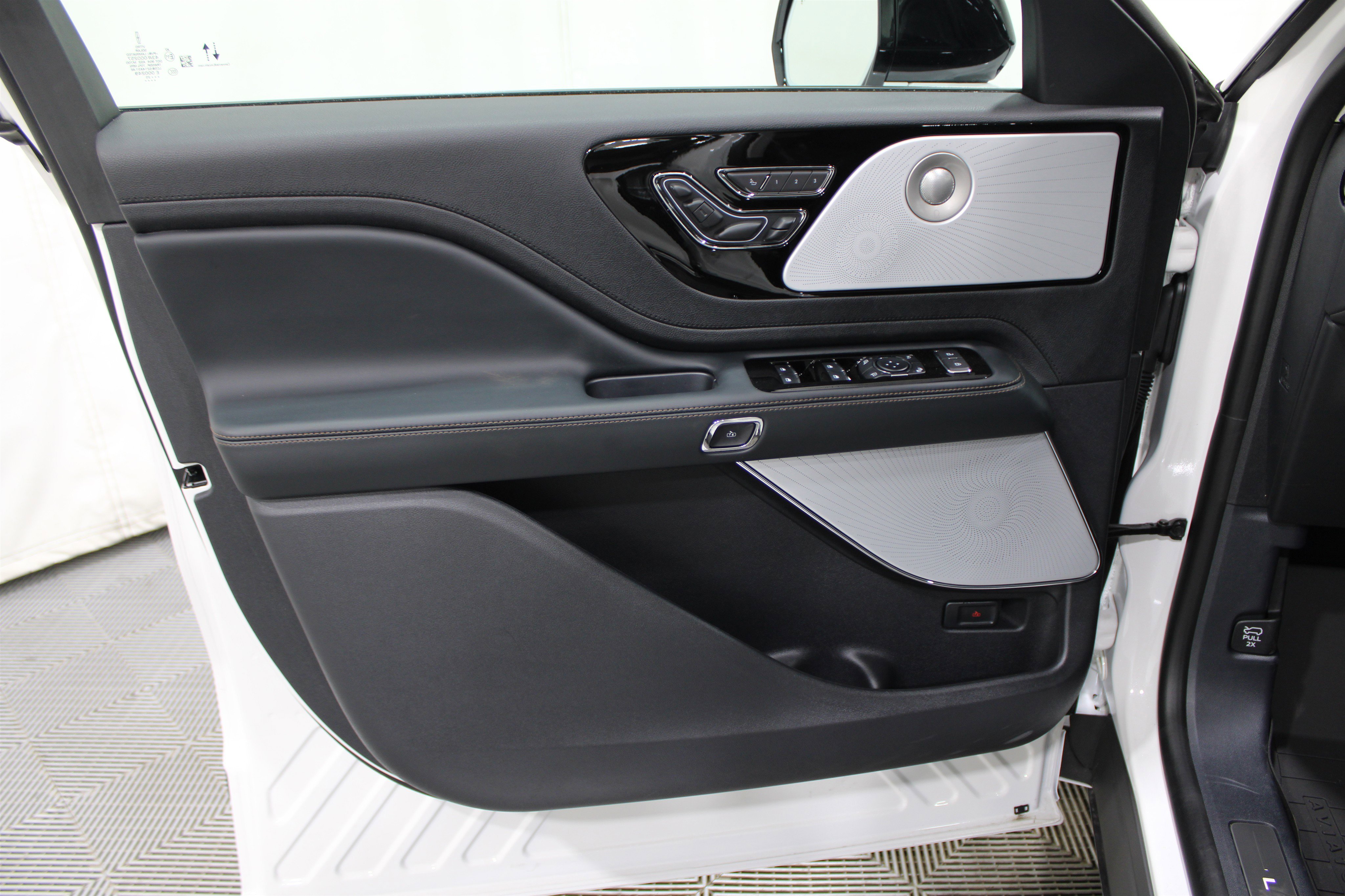 2025 Lincoln Aviator Reserve photo 5