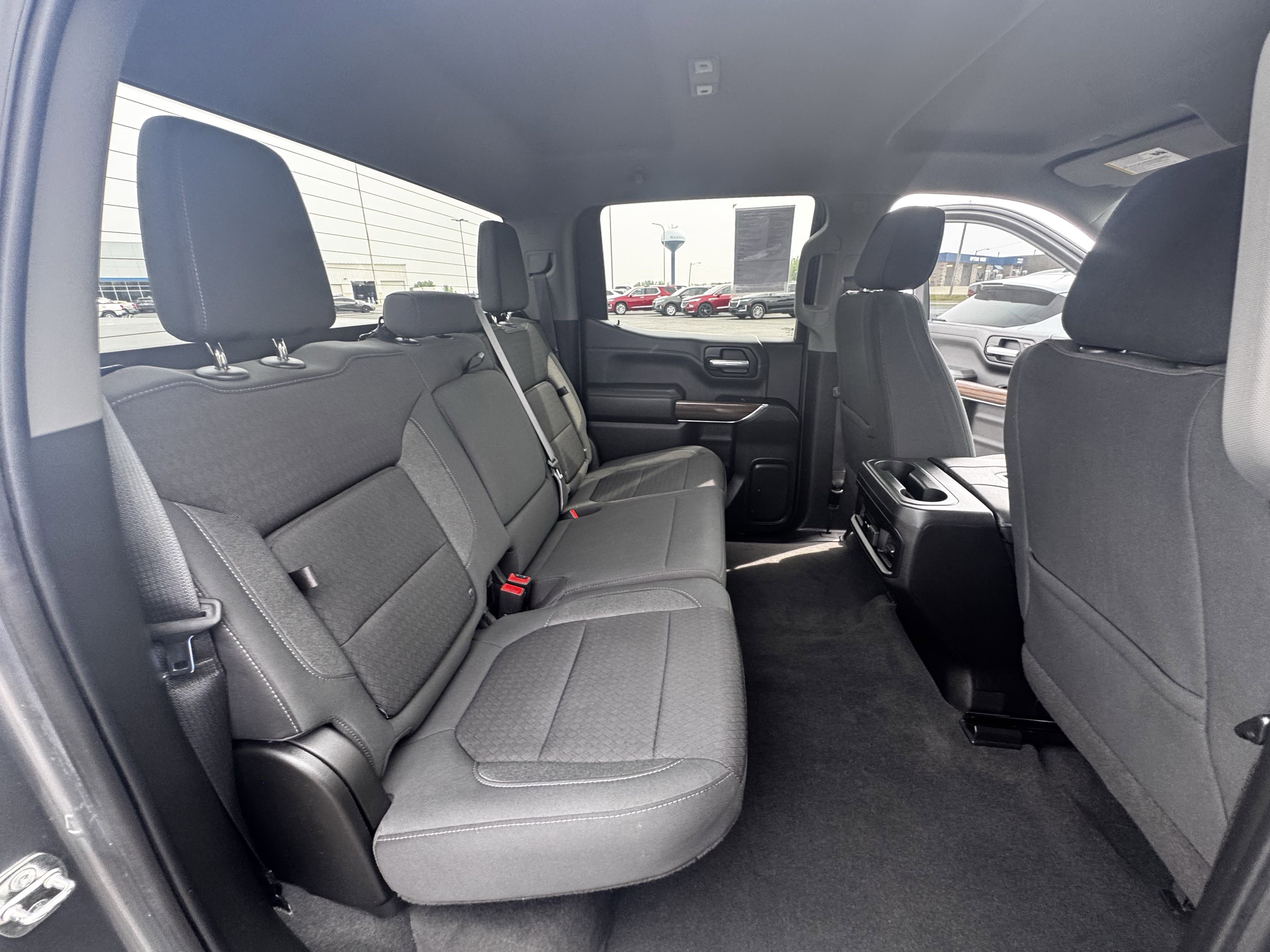 2022 Chevrolet Silverado 1500 RST photo 2