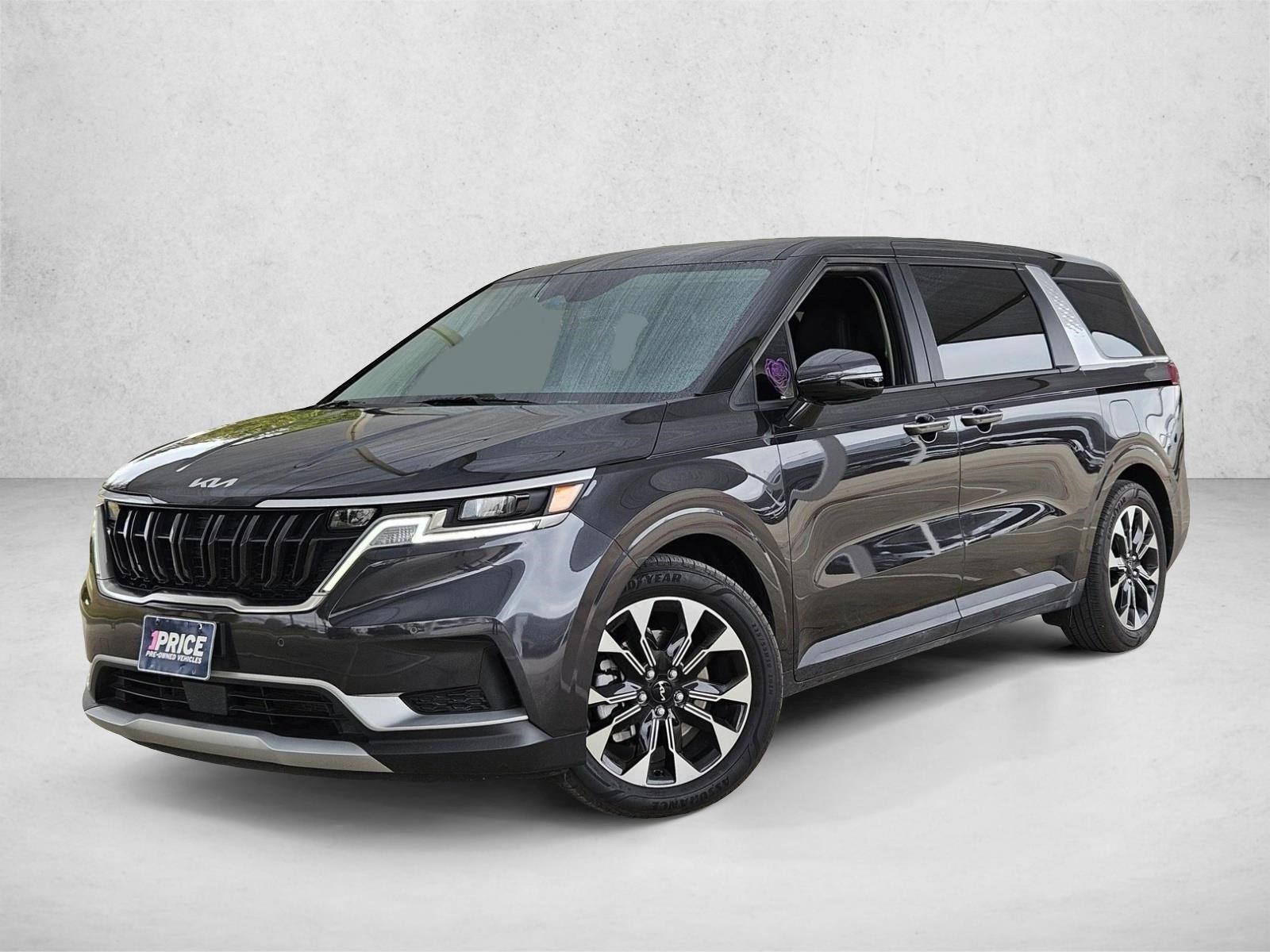2024 Kia Carnival EX's photo