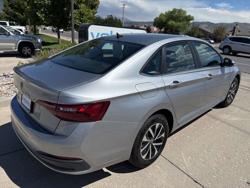2024 Volkswagen Jetta 1.5T S photo 3