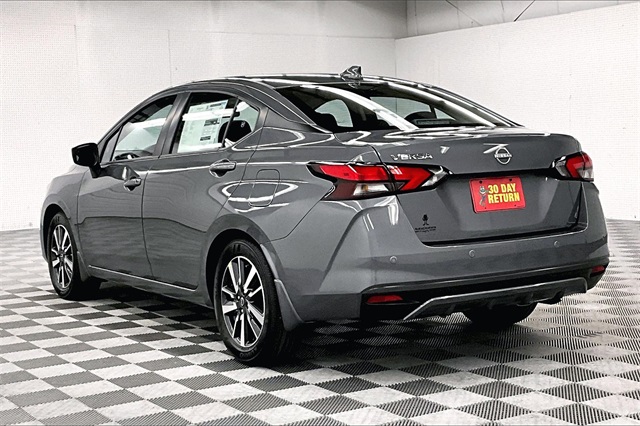 2025 Nissan Versa 1.6 SV photo 3