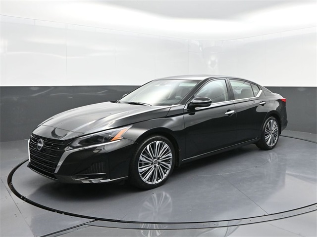 2025 Nissan Altima SL photo 3