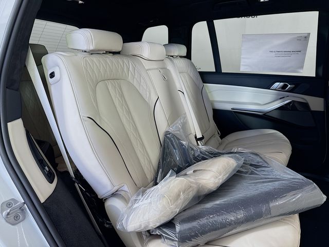 New 2026 White BMW M60i image 33