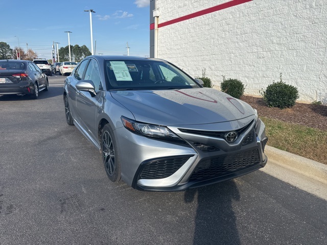 2024 Toyota Camry SE's photo
