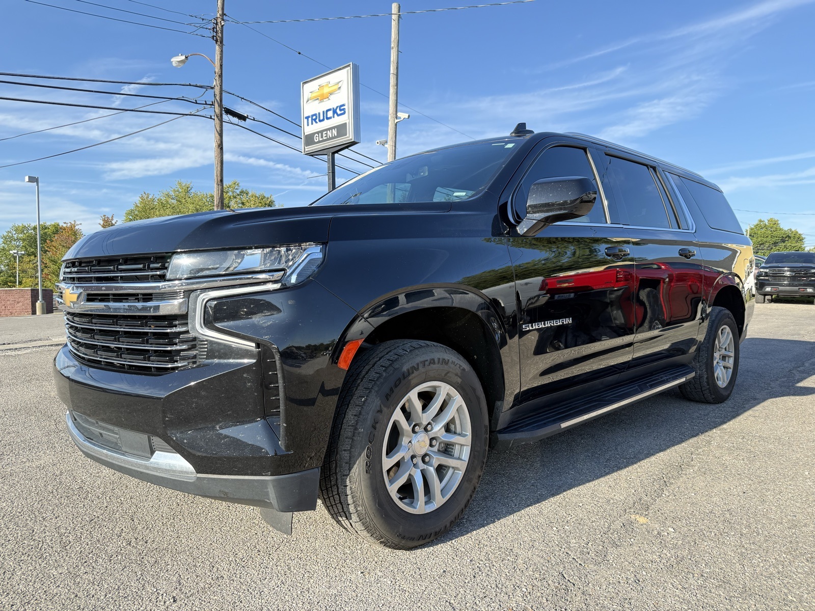 2021 Chevrolet Suburban LT photo 2