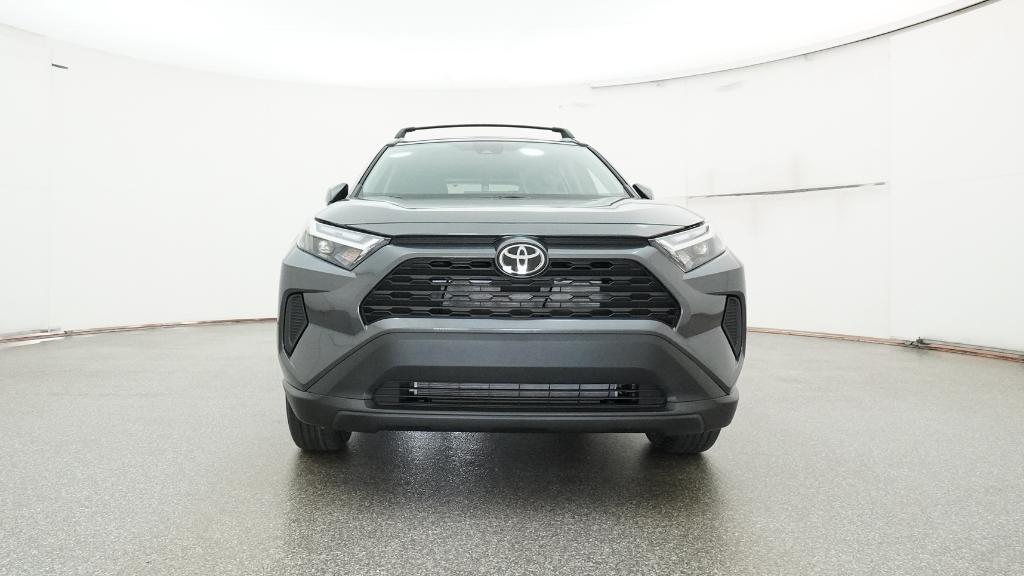 2025 Toyota RAV4 XLE photo 3