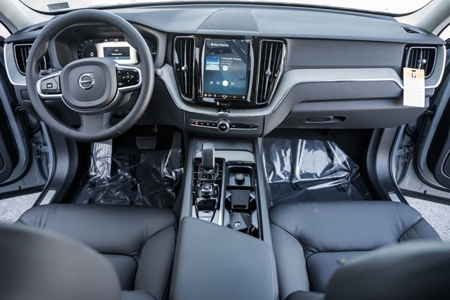 2025 Volvo XC60 Hybrid T8 Plus photo 18
