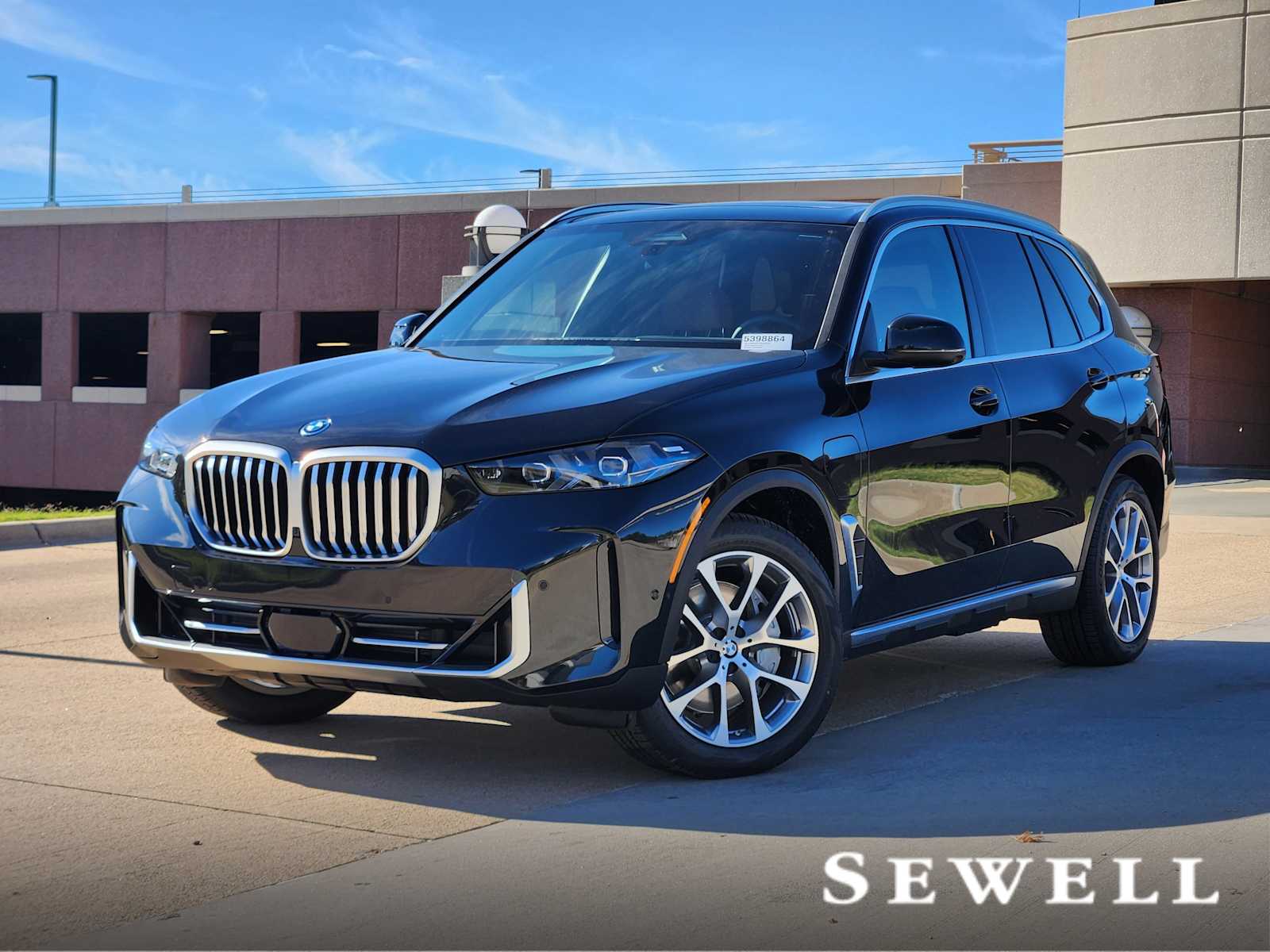 2026 BMW X5 50e's photo