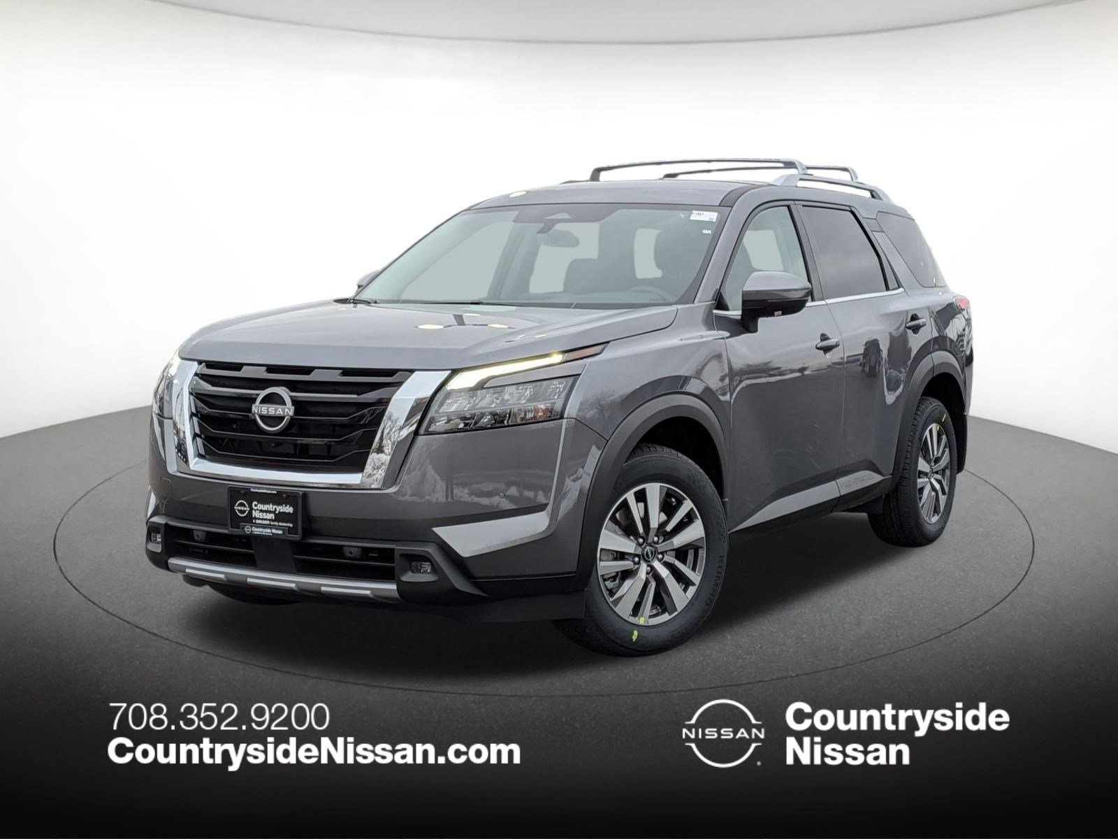 2025 Nissan Pathfinder SL's photo