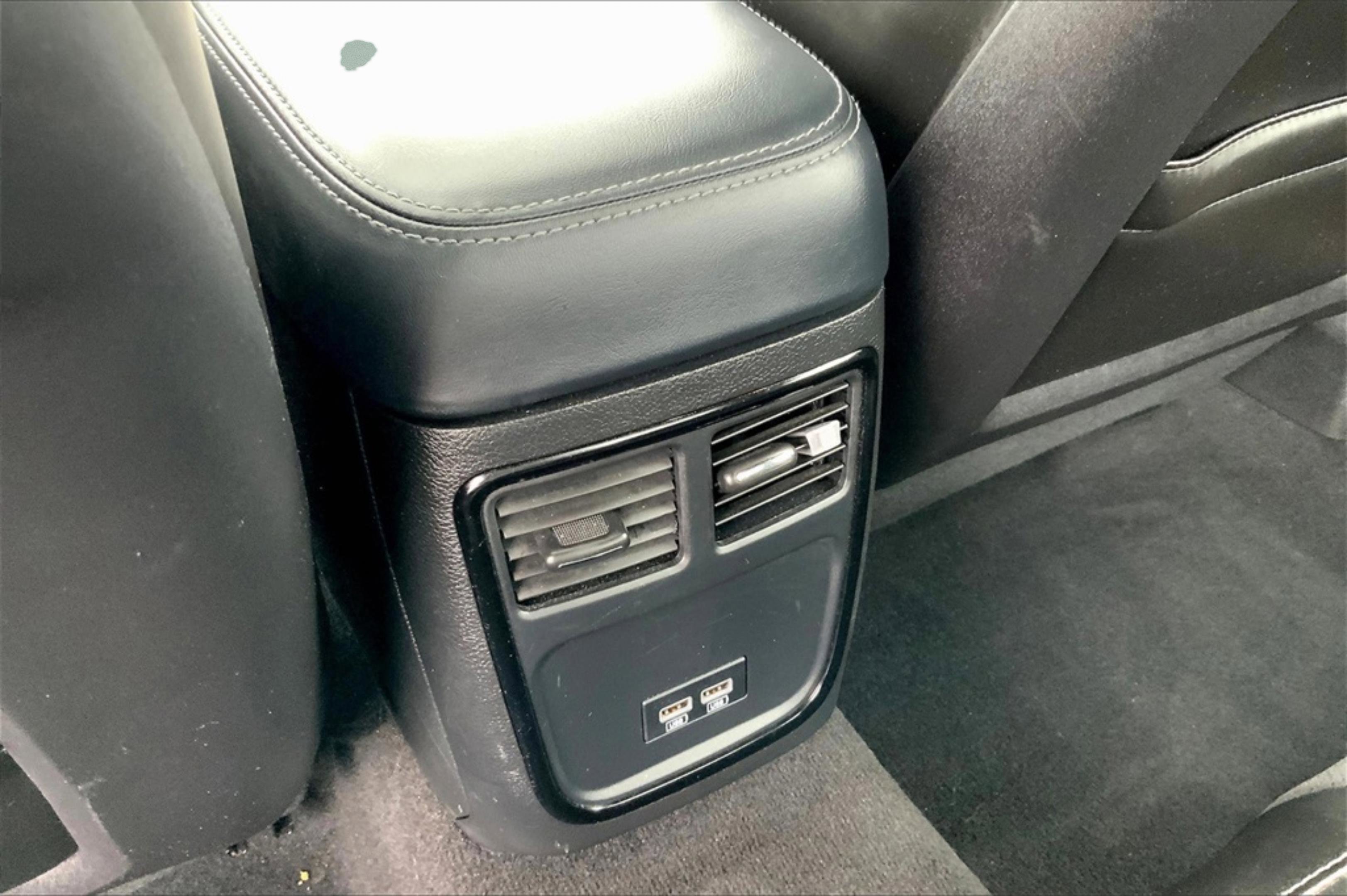 2023 Dodge Charger R/T photo 32