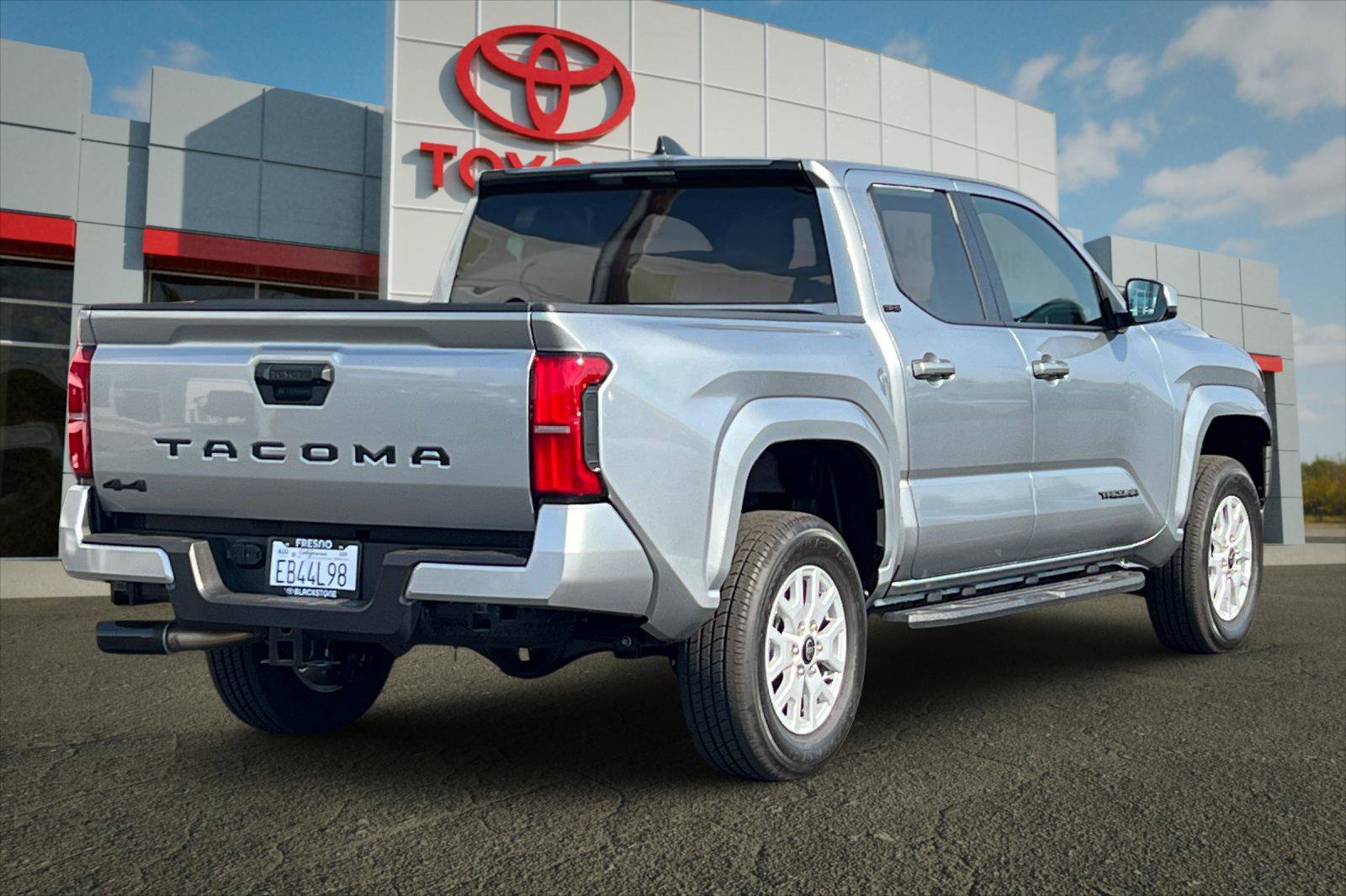 2025 Toyota Tacoma SR5 4x4 photo 3