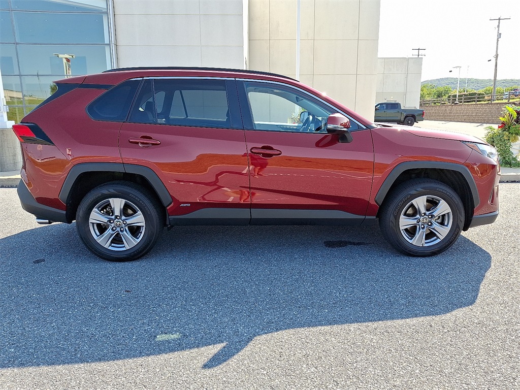 2022 Toyota RAV4 Hybrid XLE photo 8