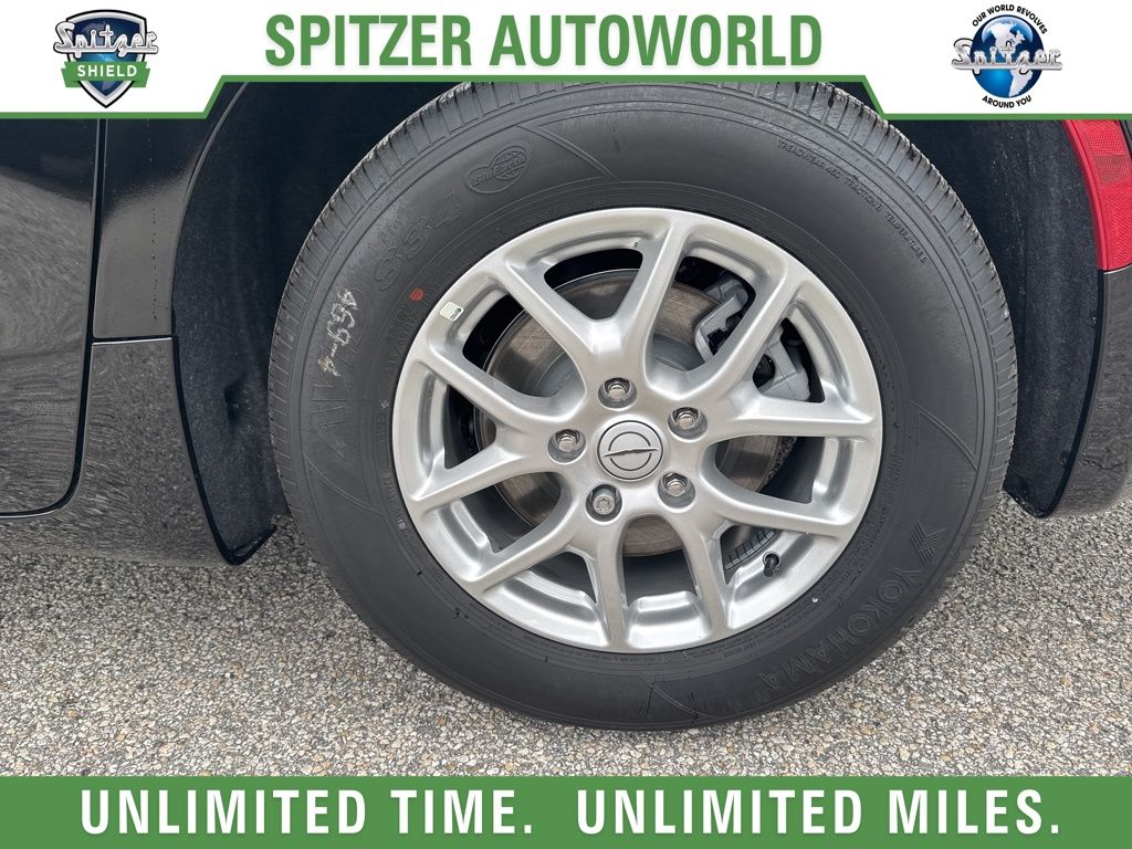 2026 Chrysler Pacifica photo 2