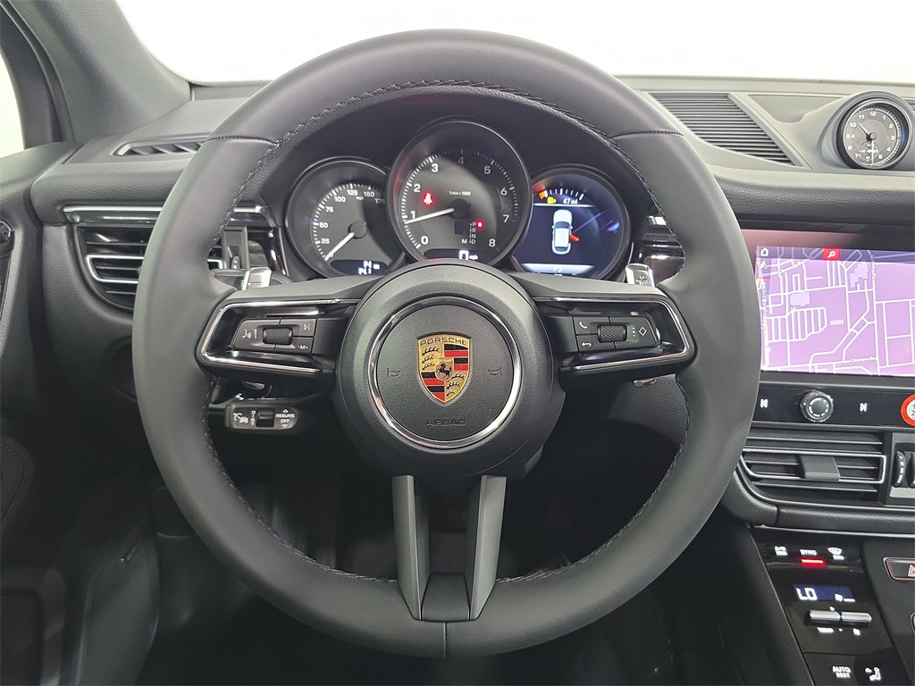 2026 Porsche Macan T photo 14
