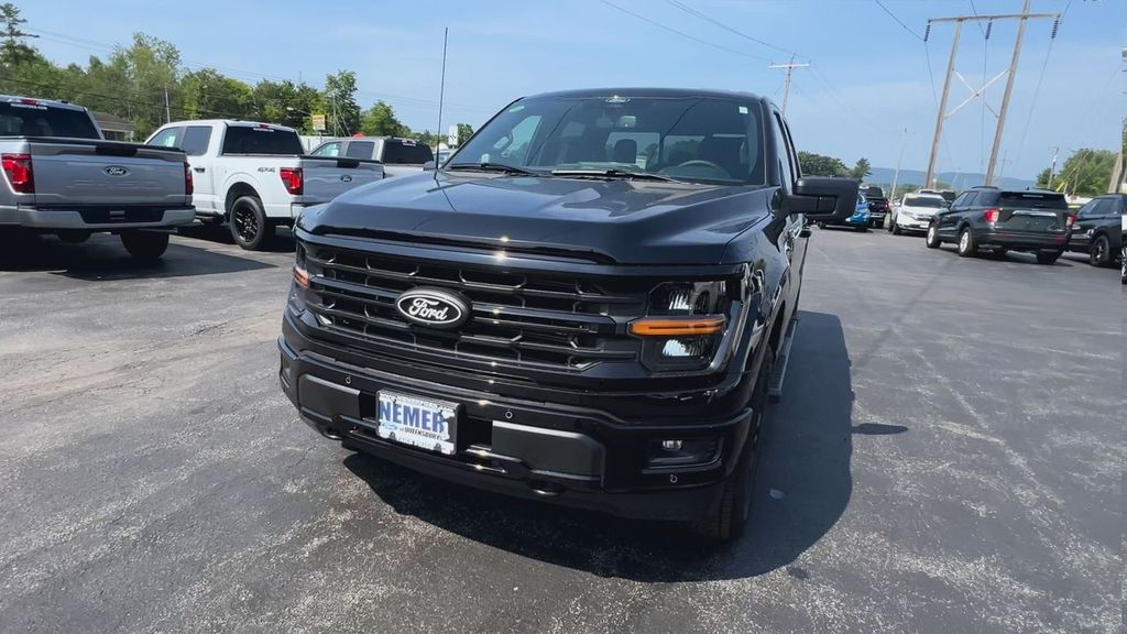 2025 Ford F-150 XLT photo 3