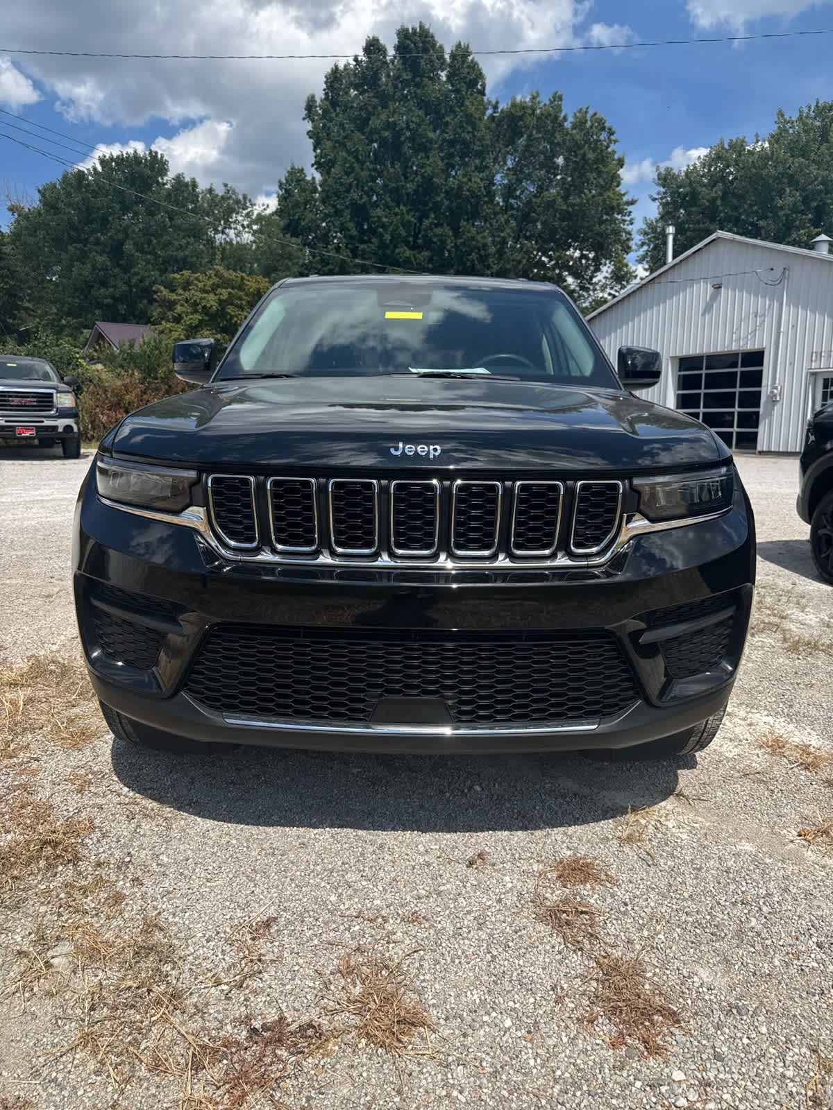 2023 Jeep Grand Cherokee Laredo photo 8