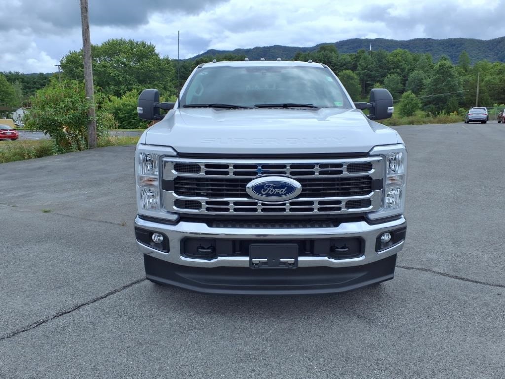 2024 Ford F-350 photo 9