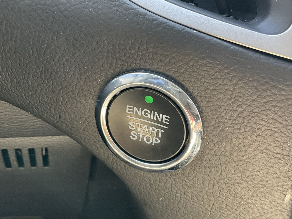 2020 Ford Edge SEL photo 3