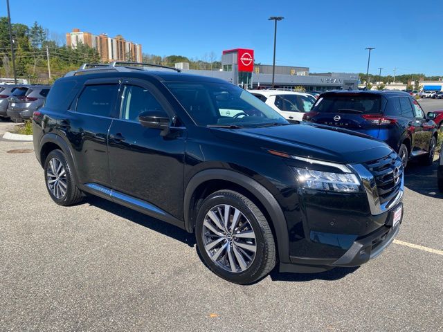 2022 Nissan Pathfinder Platinum photo 23